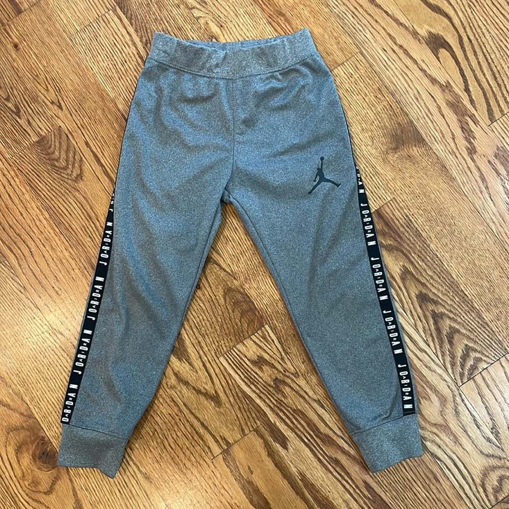 Boy’s Jordan Brand Sweatpants/Joggers. Size 4-5 YRS. Excellent/Like New.